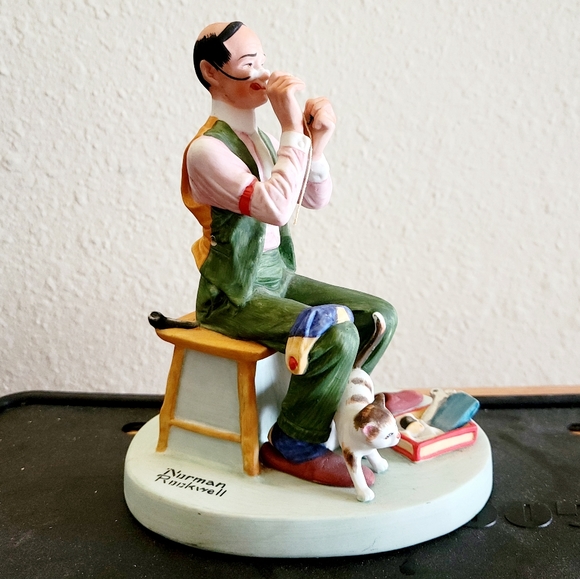 Norman Rockwell "Man threading needle" 1980 Vintage - Picture 2 of 9